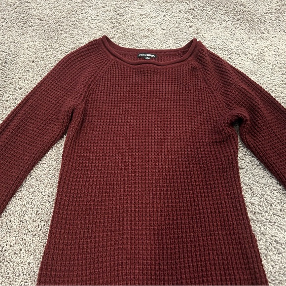 Sweater. Size: M - Picture 2 of 2